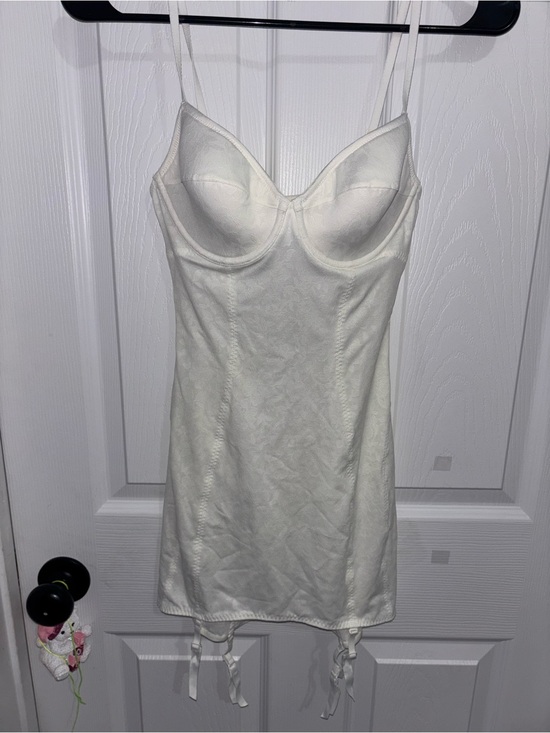 SKIMS Other - SKIMS Ivory Underwire Slip with Garter Tabs